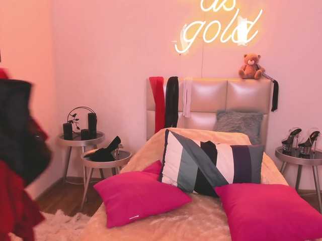 Скріншоти передачі LiaMona