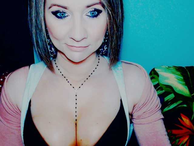 Фотографії Lilly666 hey guys, ready for fun? i view cams for 80 tok, to get preview of my body 90, LOVENSE LUSH Low 15, med 30, high 60, mic on, toys on.... and other things also :)