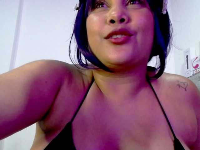 Фотографії lipsy-cute Explode my pussy with my lush #latina #curvy #bigass #cum #domi