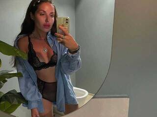 Еротичний відеочат LisaAlbarn