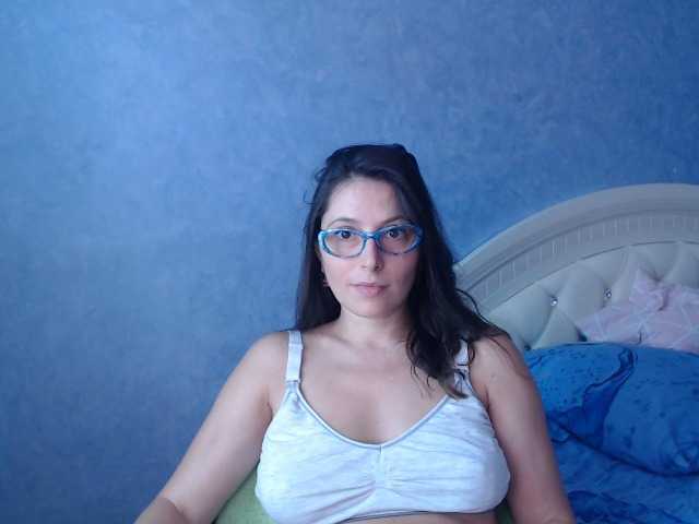 Фотографії LisaSweet23 hi boys welcome to my room to chat and for hot body to see naked in private))