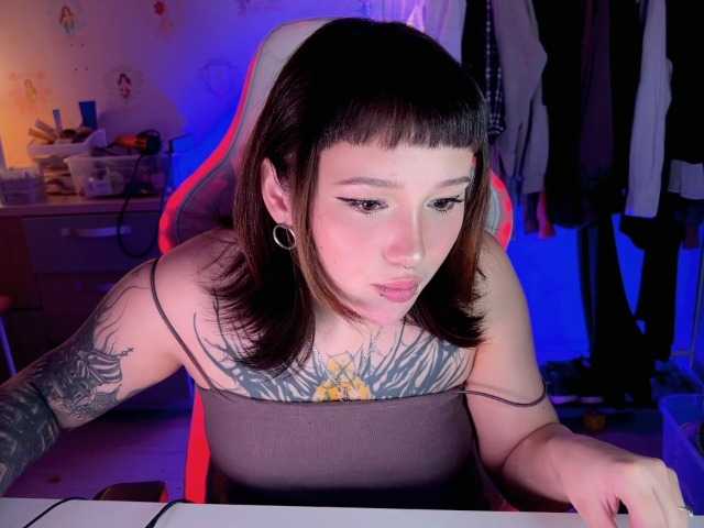 Скріншоти передачі littlewetgirl
