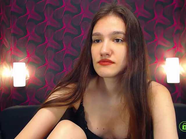 Фотографії LovelyLILYA Hey! I'm new here! Let's get the party started! #new #domi #lovense #oil #naked #feet #young