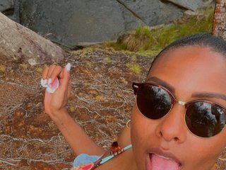 Еротичний відеочат lunabblatinaa