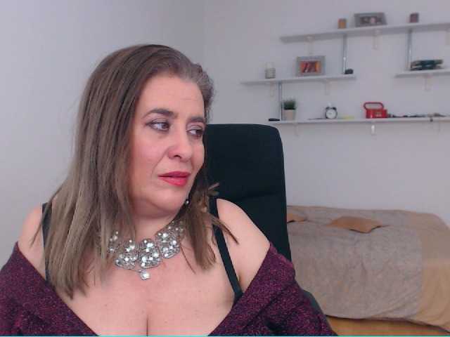Фотографії MarissaSerano Hi guys, here are the most gorgeous natural huge breasts waiting for you 50 tokens