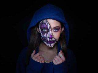 Еротичний відеочат MadieMoore