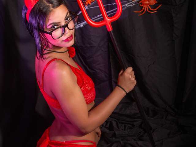 Фото профілю Malia-Brown1