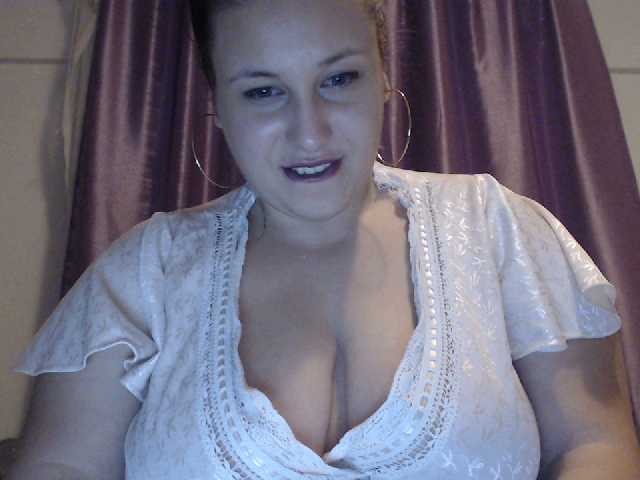Фотографії mapetella hello guys! make me smile and compliment me on note tip !!! @222 naked (lovense on)
