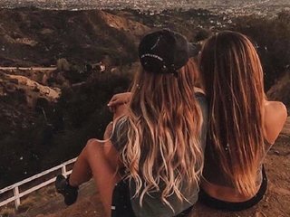 Еротичний відеочат MelanieAndDonna