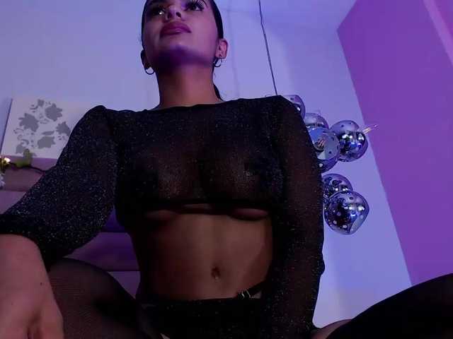 Фотографії MelanyCarter i'm felling thristy... can i et some water and suck ur dick? ur cum could be perfect to get too in pvt coment rate 5 ⭐and add me fav ♥