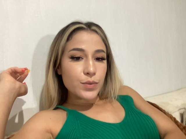 Фотографії Melyna_ Chaque 500 tokens envoyer en LIVE un album personnalisé pour toi ❤️‍