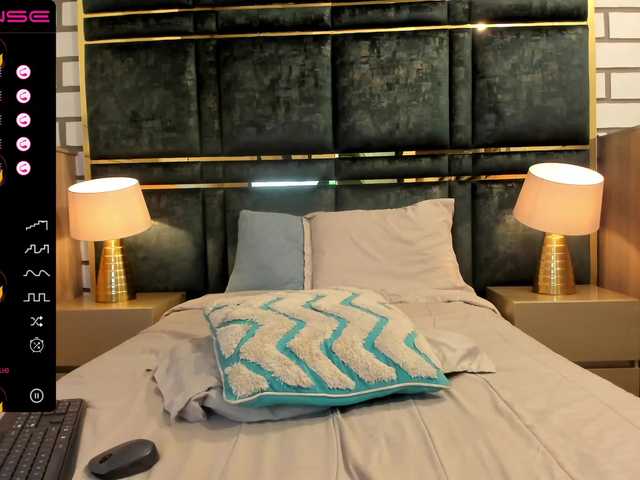 Скріншоти передачі MiiaJones