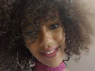 Еротичний відеочат MoanaFrenchy