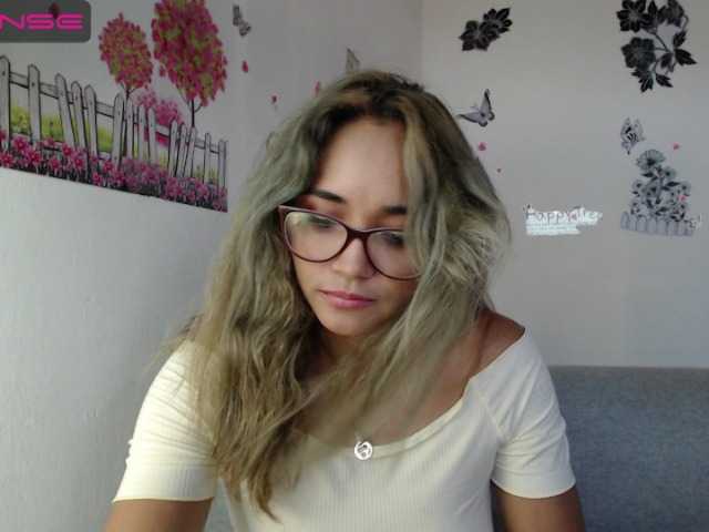 Скріншоти передачі monica-squirt