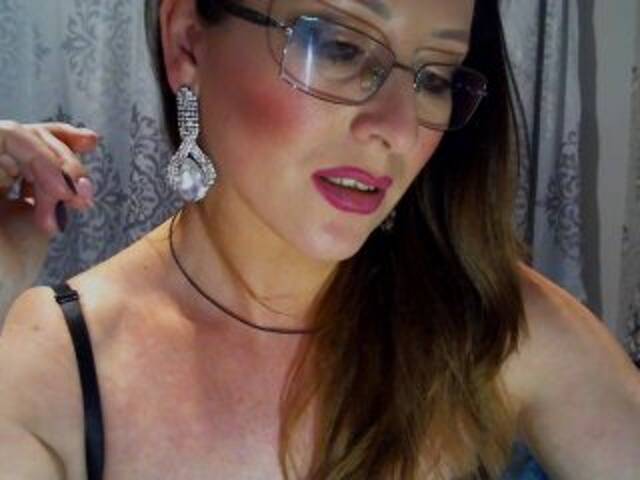 Скріншоти передачі moonQueen