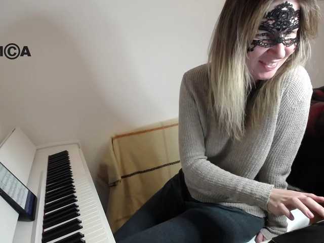 Скріншоти передачі PianoGirl