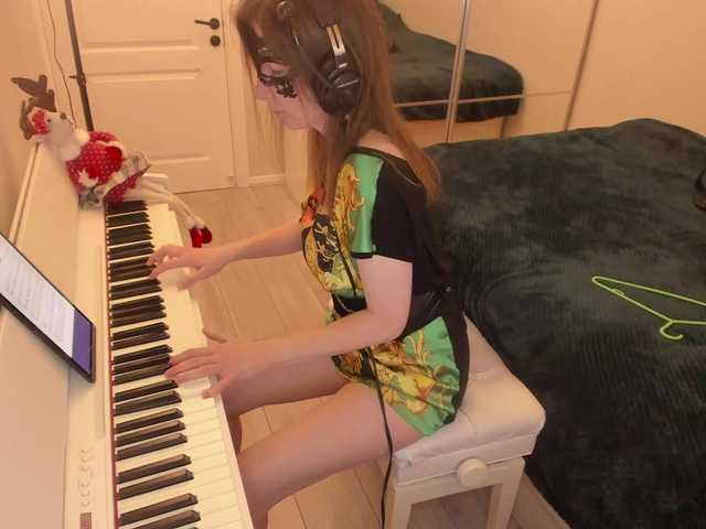 Скріншоти передачі PianoGirl