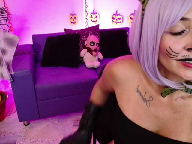 Фотографії nicole-saenz tits out 180 @remain #bigtits #bigclit #pvt dont forget to follow me guys