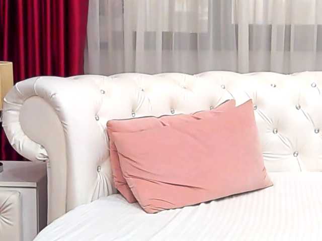 Скріншоти передачі NinaCrystal