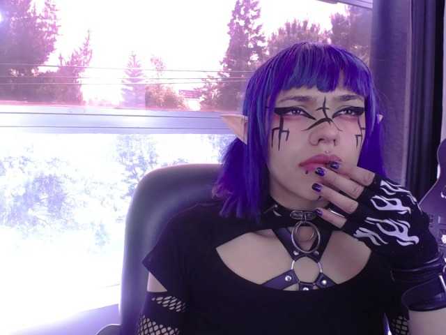 Фотографії PhychomagcArt Welcom me room!! come and play with this goth girl, but very slutty, do you want to come and taste her squirt and cum?