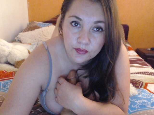 Фотографії MiladyEmma hello guys I'm new and I want to have fun He shoots 20 chips and you will have a surprise #bbw #mature #bigtits #cum #squirt