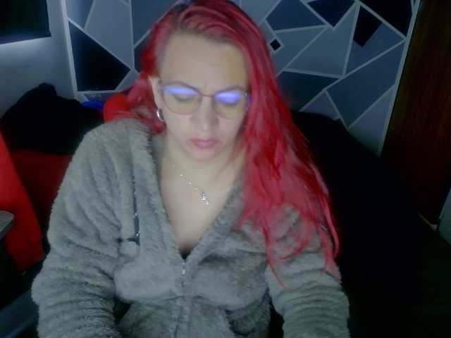 Фотографії redhair805 Welcome guys... my sexuality accompanied by your vibrations make me very horny