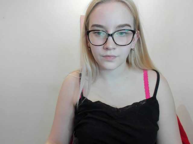 Фотографії rikkisix69 Hi guys :) My name is Rikki, my biggest strengths are my #bigtits, and #ass. Im still #teen, and #new here, and very #shy too. ;)