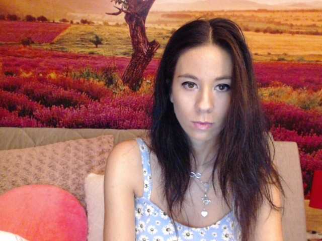 Фотографії Roselyn12 Hello to all ... welcome you ;-) ...100 tokens - Striptease , 150 tokens - Anal jewel , 200 tokens - big dildo in my pussy