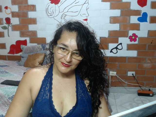Фотографії SaimaJayeb Sound during the PVT or tkns show here !!!! I love man flirtatious and very affectionate *** Make me vibrate and my Squirt is ready for you ***#lovense #squirt #mature #hairy #anal #pvt