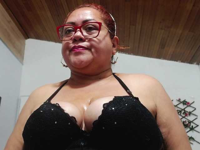 Фотографії Samantta-Jone Come and play with me sexy and hot #mature #bigboobs #milf #bbw #bigass MY GOALS IS: STREPTEASE