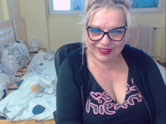 Фотографії SonyaHotMilf your tips makes me cum and squirt,xoxo