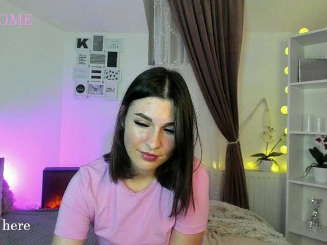 Фотографії SophiaLeone18 first day here I am Lara #18 #new #brunette #bisexual #dildo join me and let's f.ck