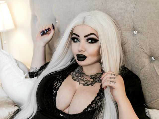 Еротичний відеочат SavageQueen