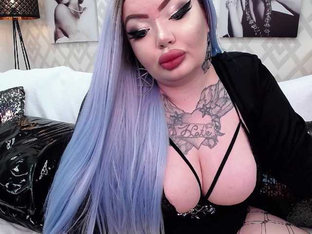 Фотографії SavageQueen Welcome in my rooom! Tattooed busty fuck doll with perfect deepthroat skills and more and more. Wanna play? Tip your Queen! Kisses :)