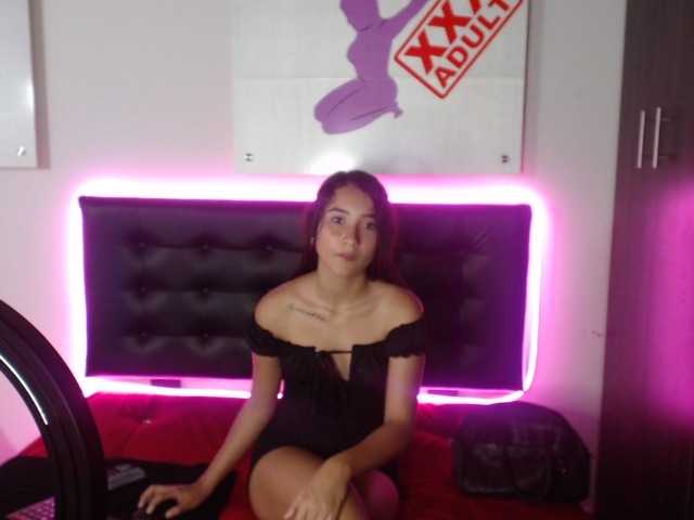 Фотографії TinnySofi18 Hi, it's my first day, I hope for your collaboration, I follow your advice #latina #skinny #feet #young #daddy #New