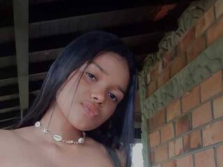 Еротичний відеочат Tiny-Annie