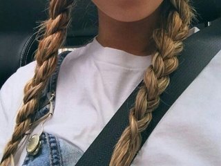 Еротичний відеочат Vicsi30