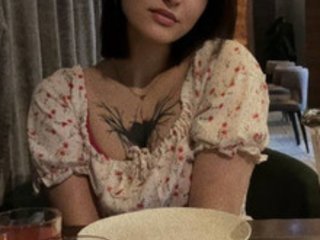 Еротичний відеочат VikkiHamilton