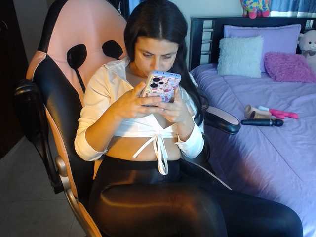 Фотографії Violetacampbe #plug anal 88 #​lovense #​squirt 400 #​latina #​young #​new #​ass #​pantyhose