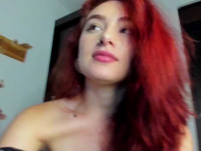 Фотографії violetwatson- Today I am very playful, do you want to come and try me! Goal: 1500 tokens