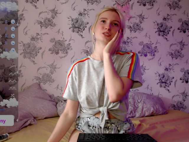 Фотографії whiteprincess 1 token = 1 splash on my white T-shirt (find out what's under it dear) #teen #new #young #chat #blueeyes