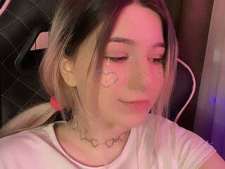 Еротичний відеочат YukiMoore